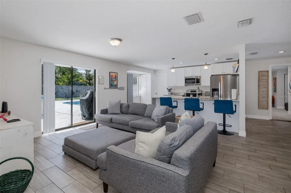 2180 PHILIPPE PARKWAY Safety Harbor, FL 34695