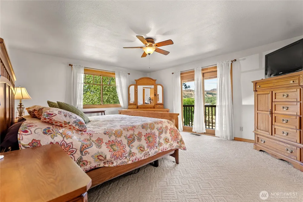 54 Wilson Road Winthrop, WA 98862