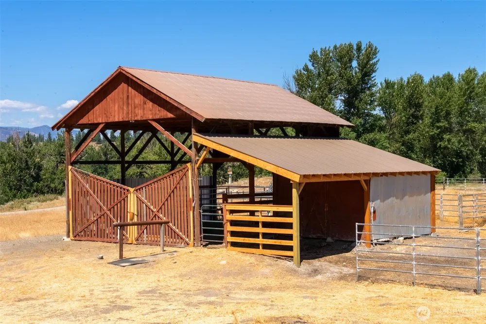 54 Wilson Road Winthrop, WA 98862