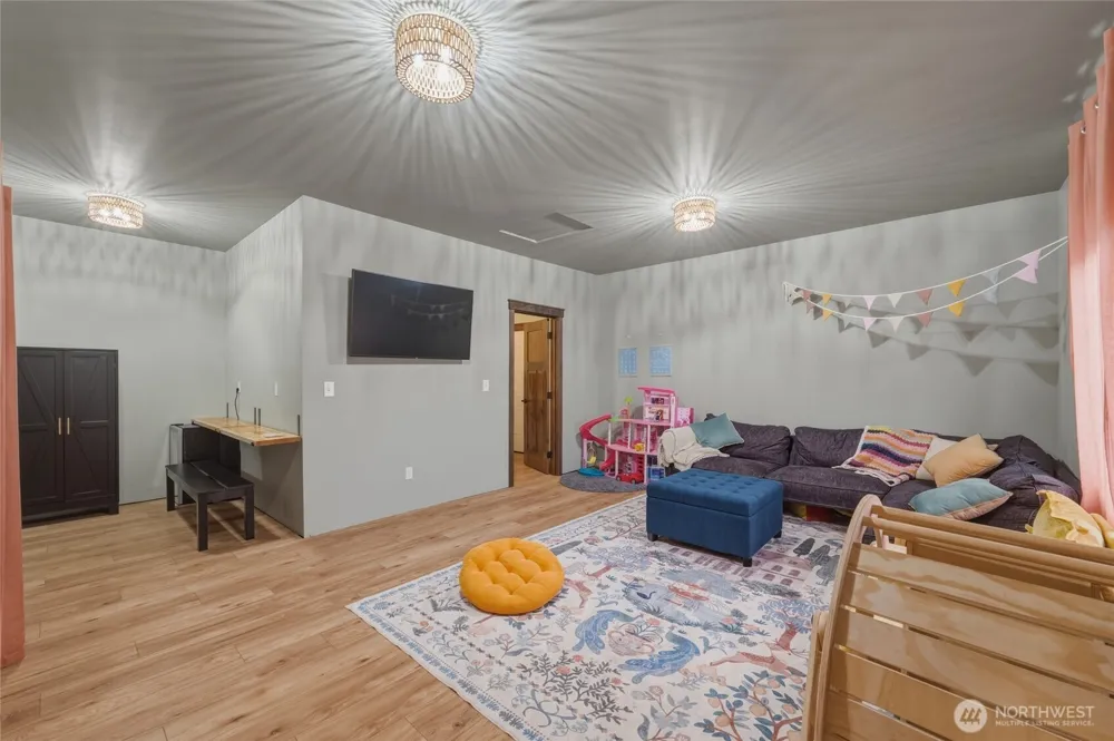 8679 Depot Road Lynden, WA 98264