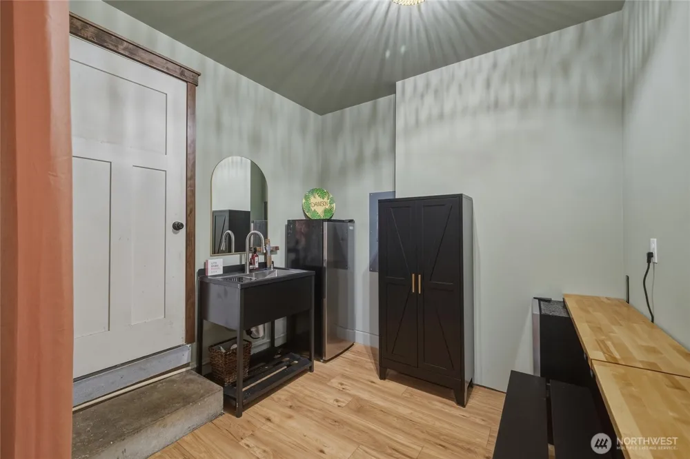 8679 Depot Road Lynden, WA 98264