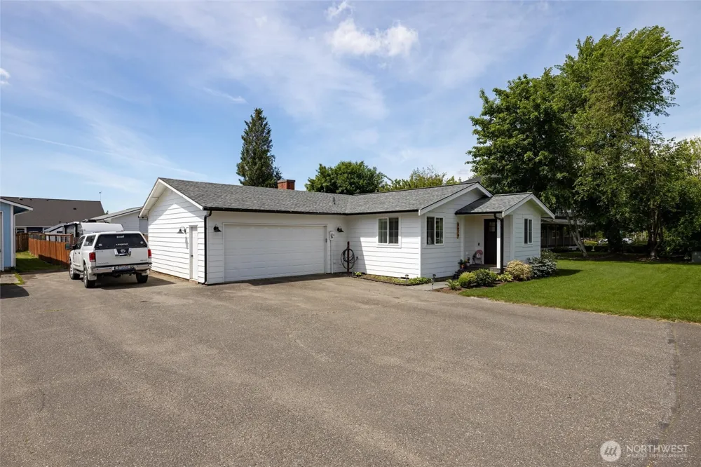 8679 Depot Road Lynden, WA 98264