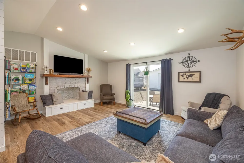 8679 Depot Road Lynden, WA 98264