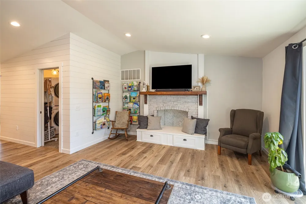 8679 Depot Road Lynden, WA 98264