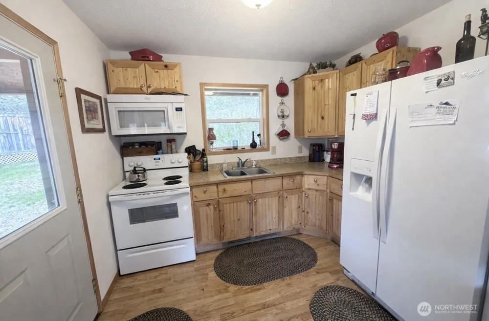 40 E Wannacut Lane Oroville, WA 98844