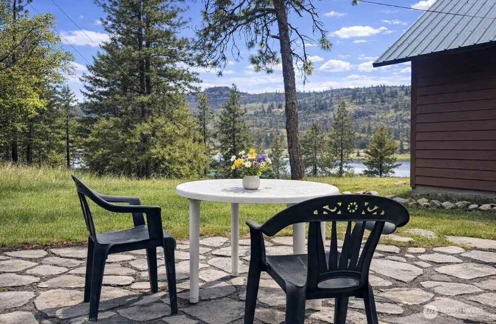 40 E Wannacut Lane Oroville, WA 98844
