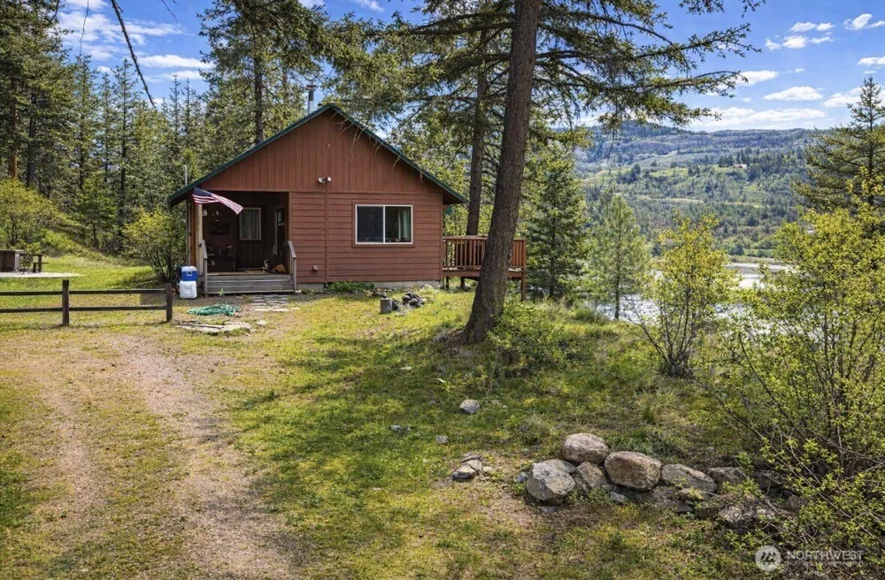 40 E Wannacut Lane Oroville, WA 98844
