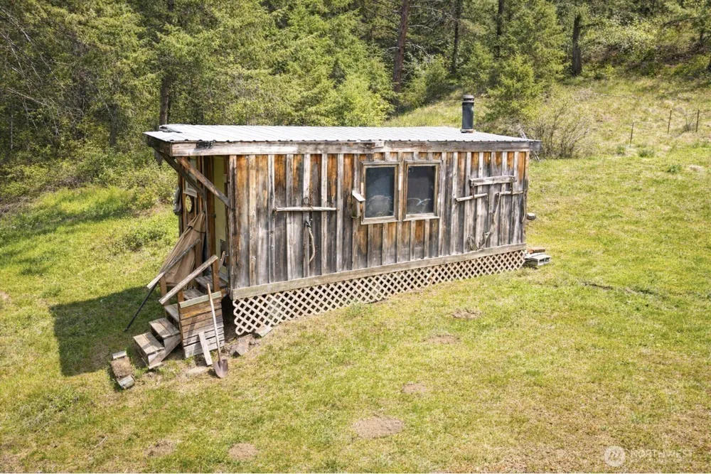 40 E Wannacut Lane Oroville, WA 98844