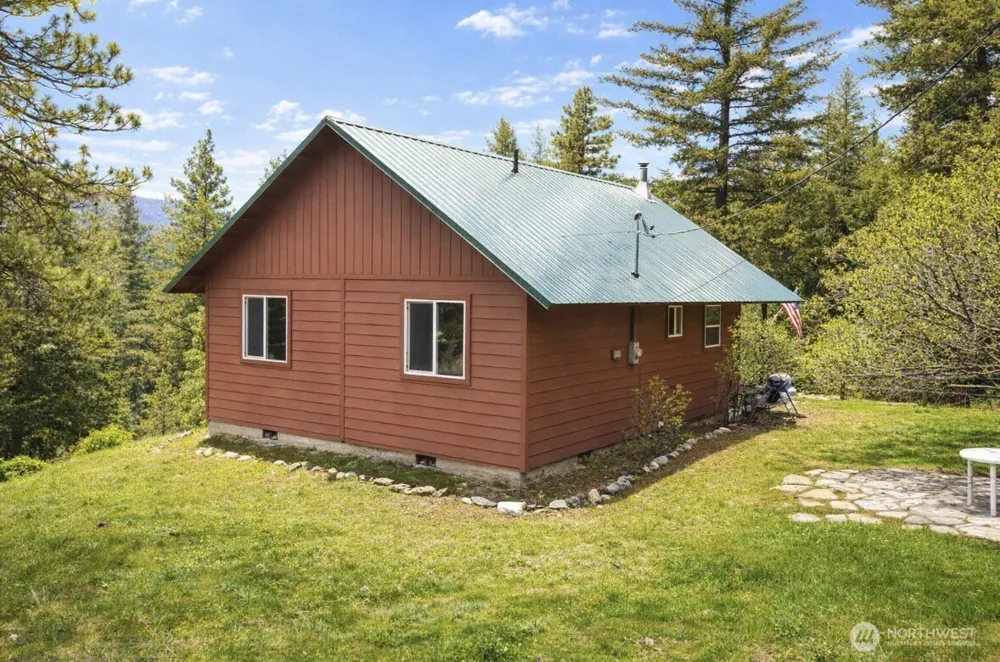 40 E Wannacut Lane Oroville, WA 98844