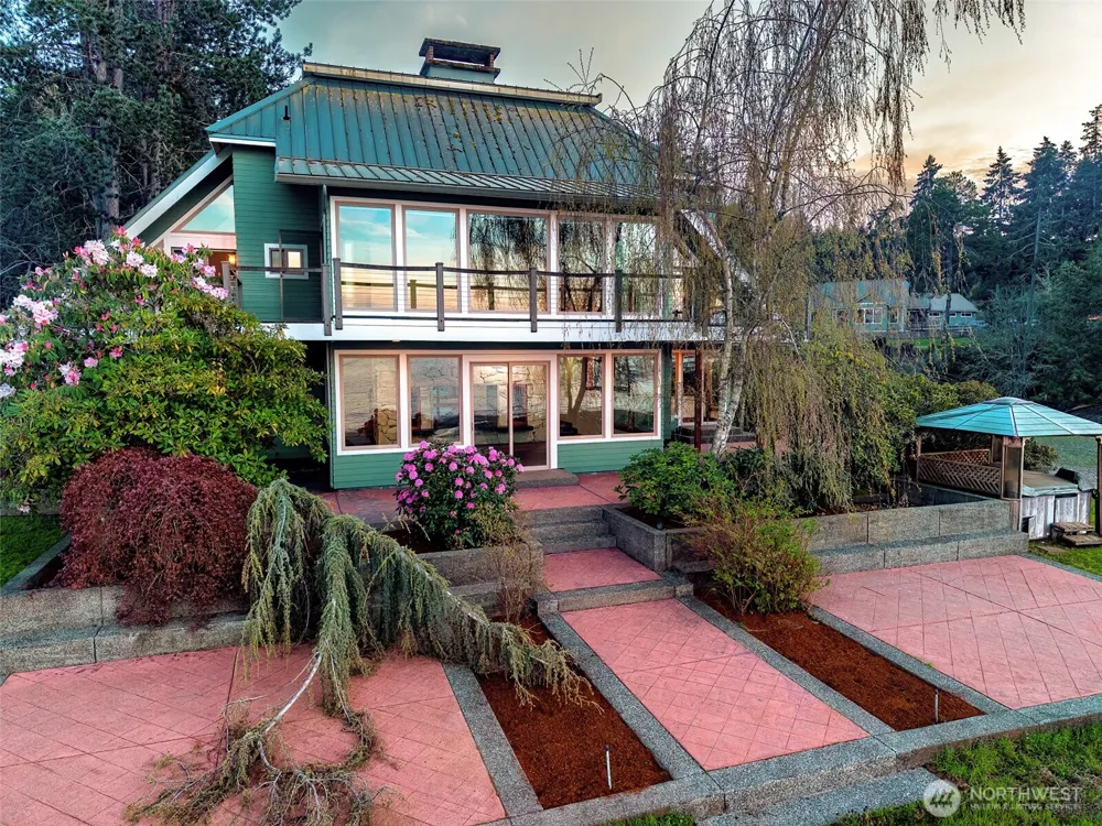 1105 14th Avenue Fox Island, WA 98333