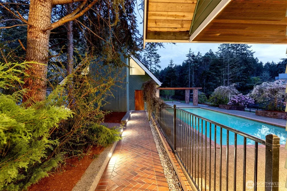 1105 14th Avenue Fox Island, WA 98333