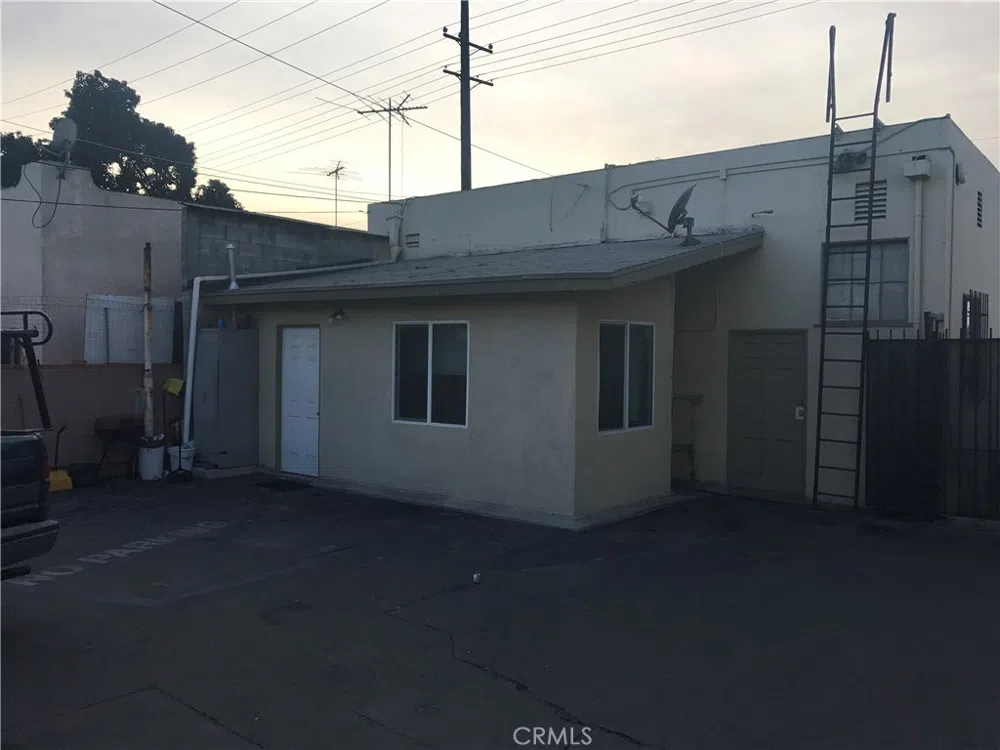 8156 State Street South Gate, CA 90280