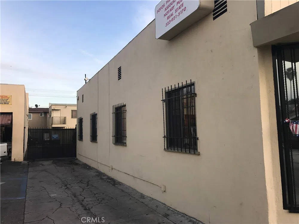 8156 State Street South Gate, CA 90280