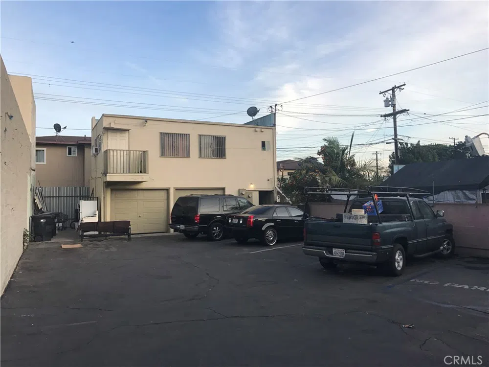 8156 State Street South Gate, CA 90280