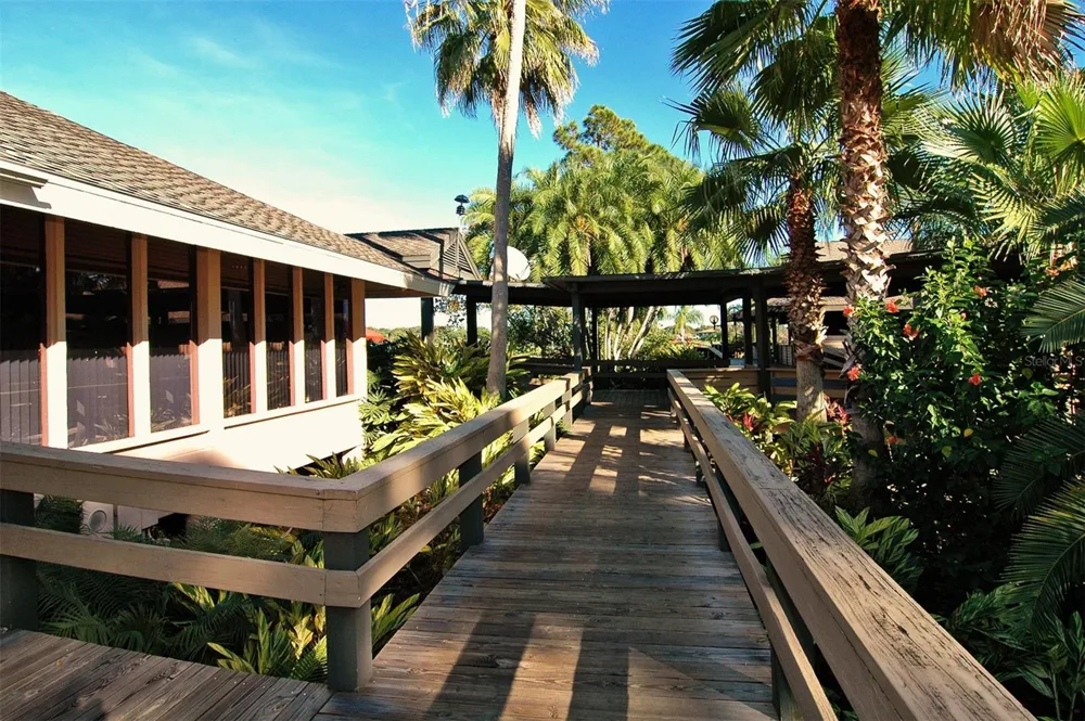 3545 LONGMEADOW #23 Sarasota, FL 34235