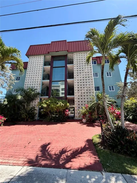180 SE 20TH AVENUE #303