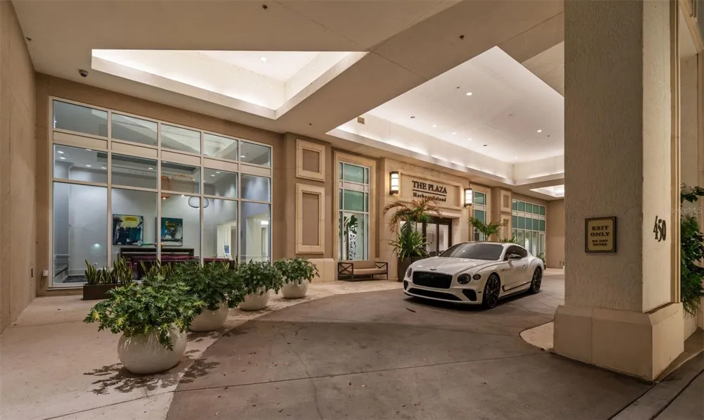450 KNIGHTS RUN AVENUE #2004 Tampa, FL 33602