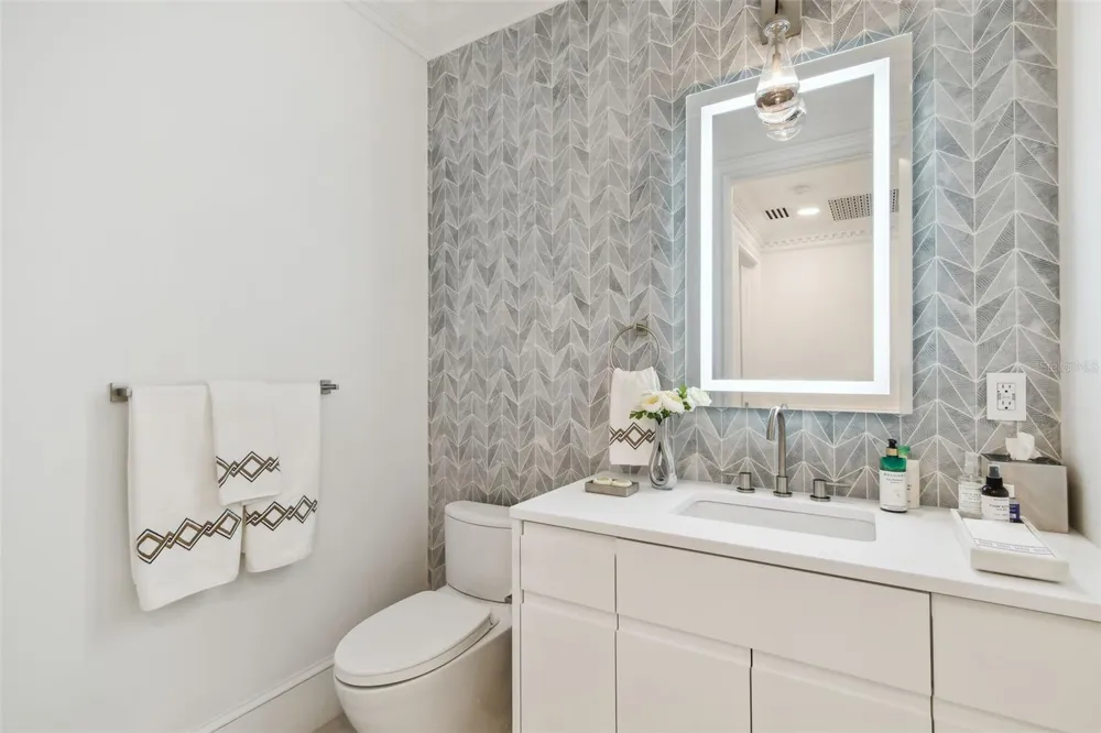450 KNIGHTS RUN AVENUE #2004 Tampa, FL 33602