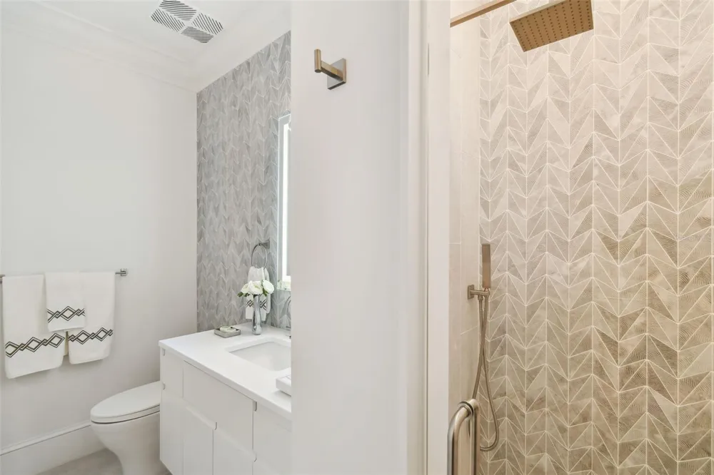 450 KNIGHTS RUN AVENUE #2004 Tampa, FL 33602