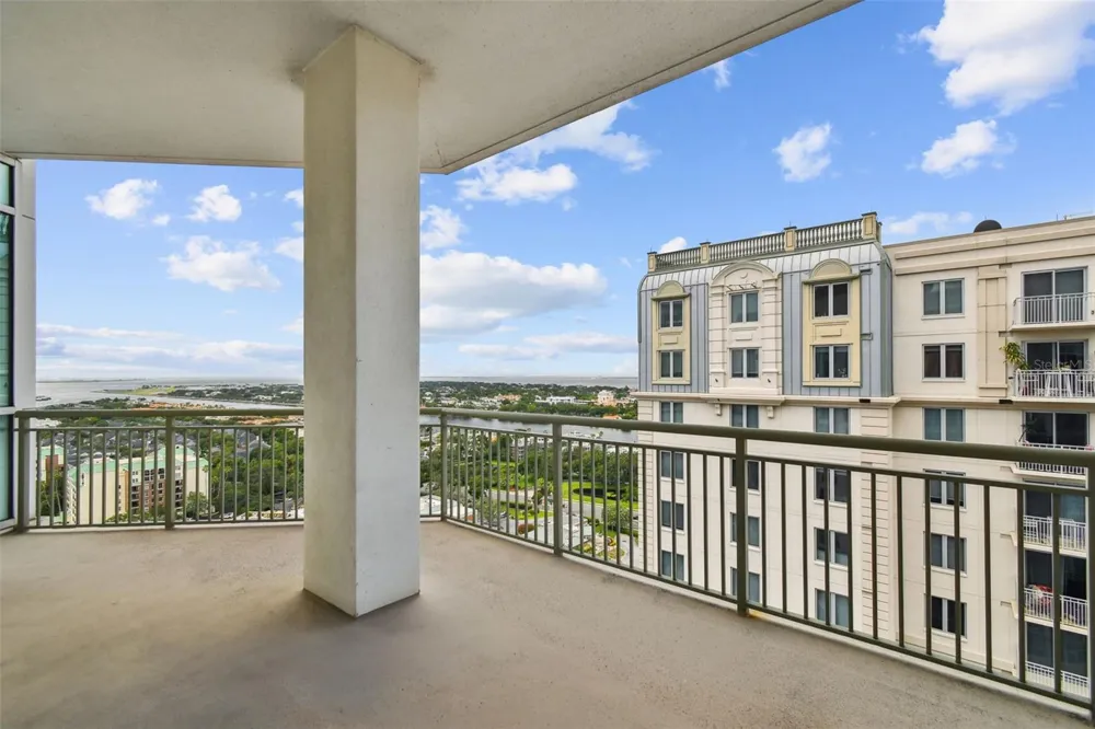 450 KNIGHTS RUN AVENUE #2004 Tampa, FL 33602