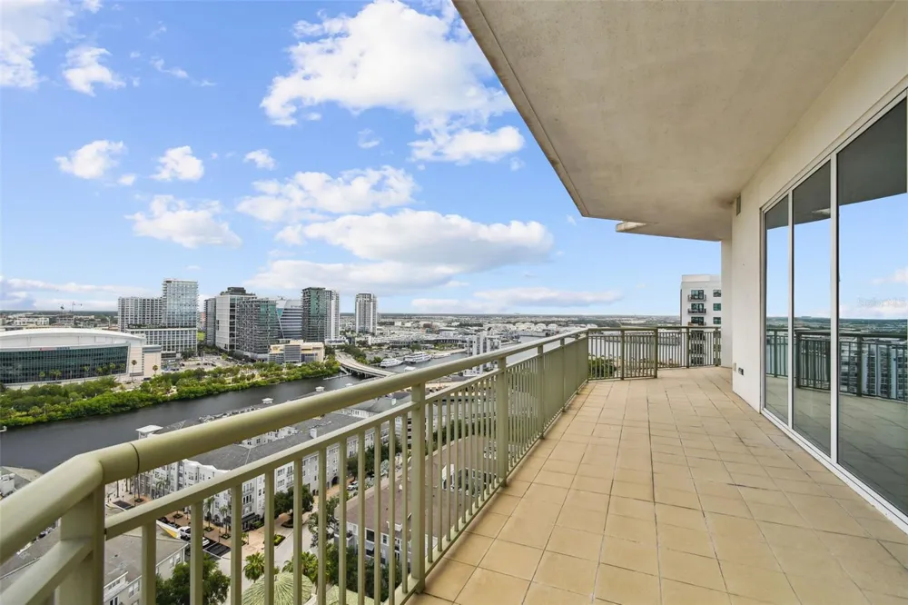 450 KNIGHTS RUN AVENUE #2004 Tampa, FL 33602