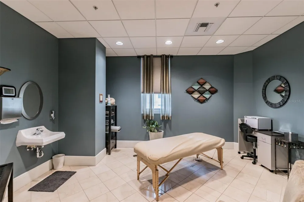 450 KNIGHTS RUN AVENUE #2004 Tampa, FL 33602