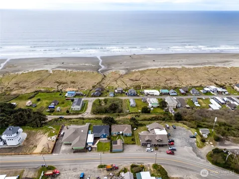 4776 Beach Lane