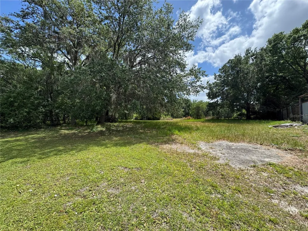2424 CRYSTAL HILLS LOOP E Lakeland, FL 33801