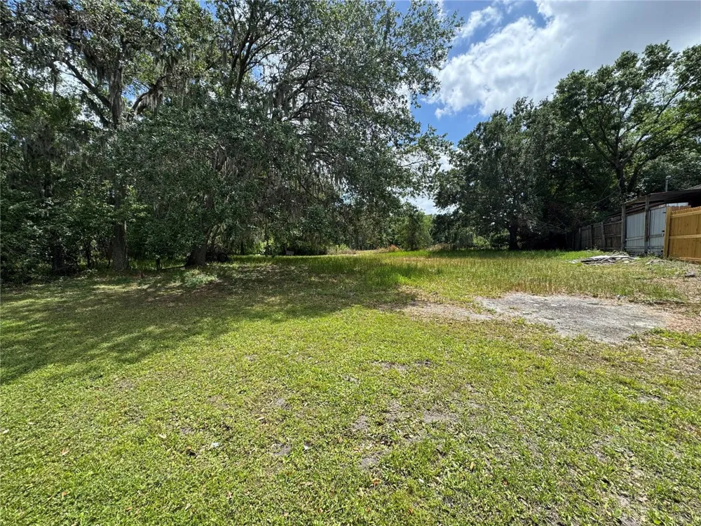 2424 CRYSTAL HILLS LOOP E Lakeland, FL 33801