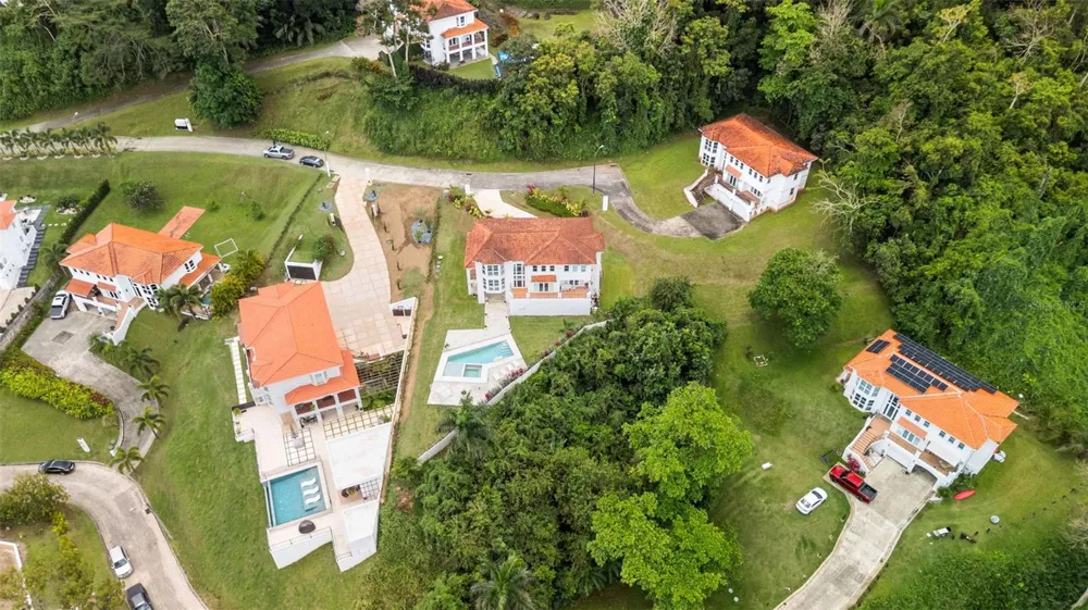 Carretera PR-175 KM. 4.0 ESMERALD LAKE PLANTATION #E-3 Trujillo Alto, PR 00976