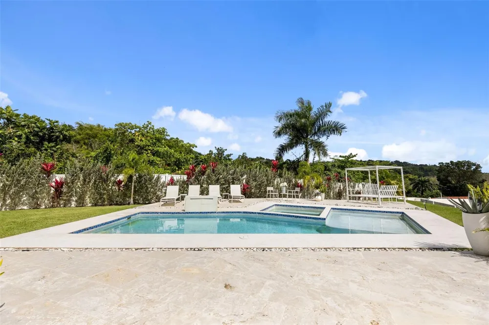 Carretera PR-175 KM. 4.0 ESMERALD LAKE PLANTATION #E-3 Trujillo Alto, PR 00976