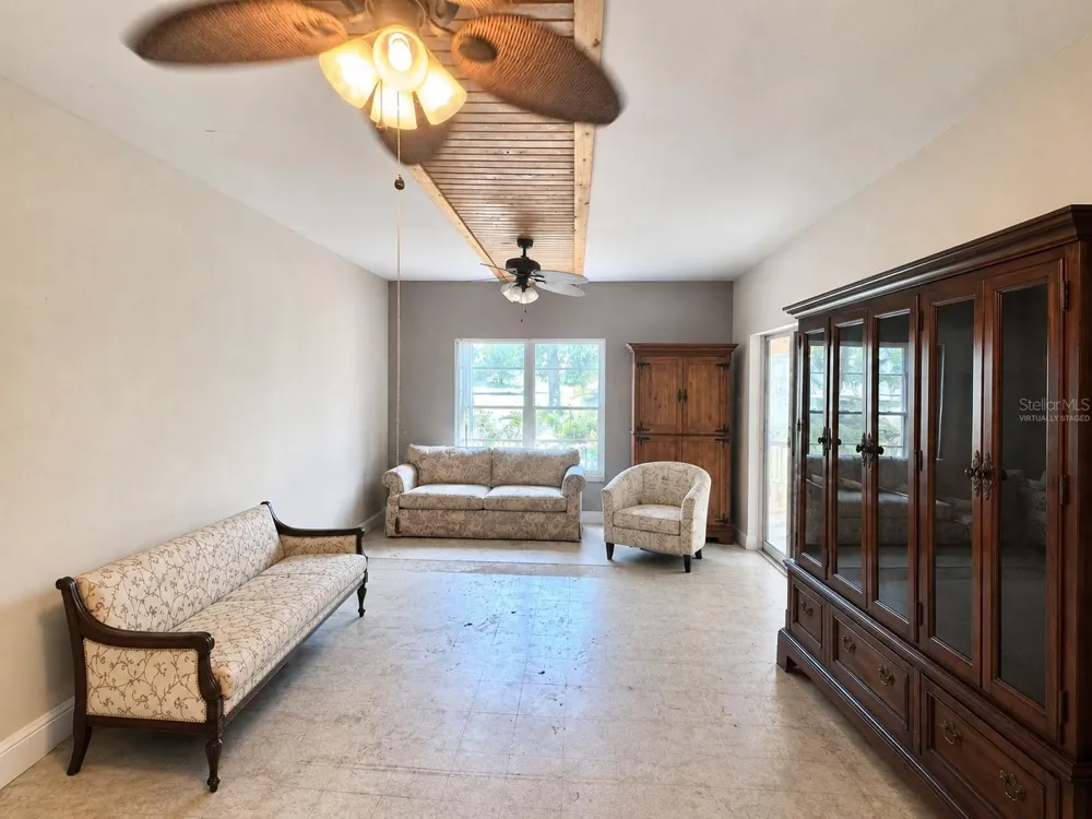 6013 IDLE A WHILE CIRCLE Dade City, FL 33523
