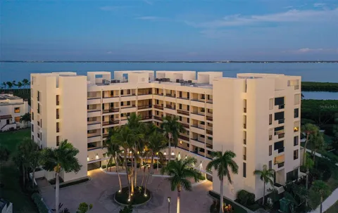 1932 HARBOURSIDE DRIVE #242