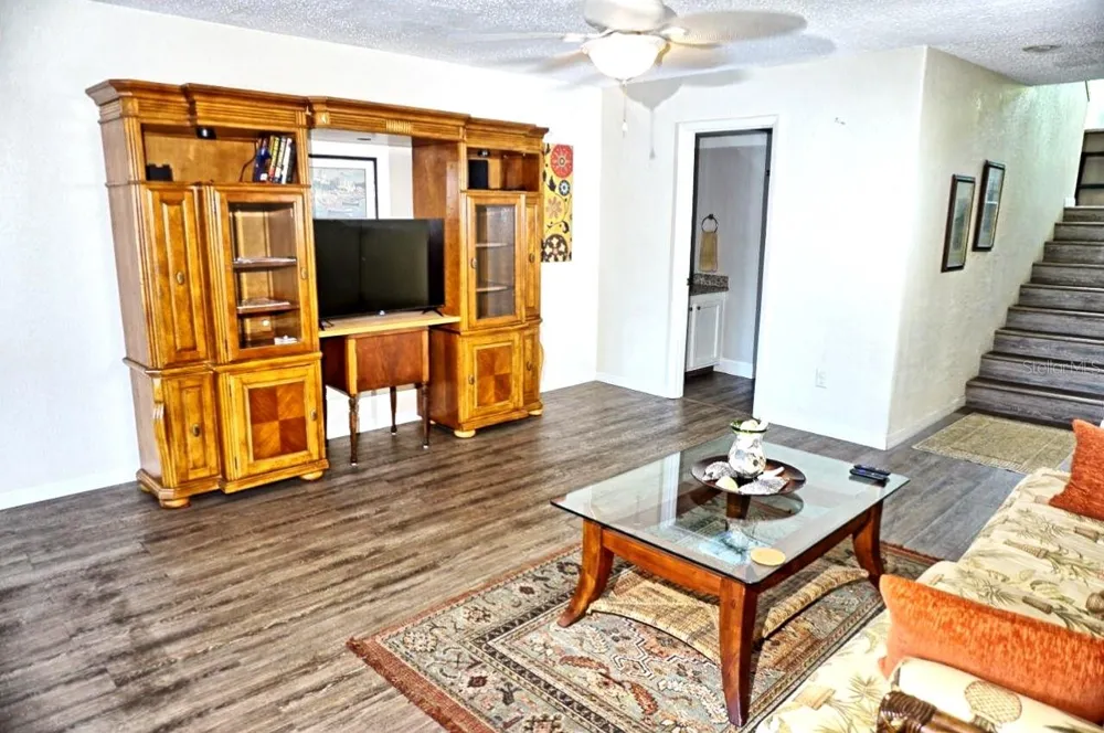 1873 MAZO MANOR #T9 Lutz, FL 33558