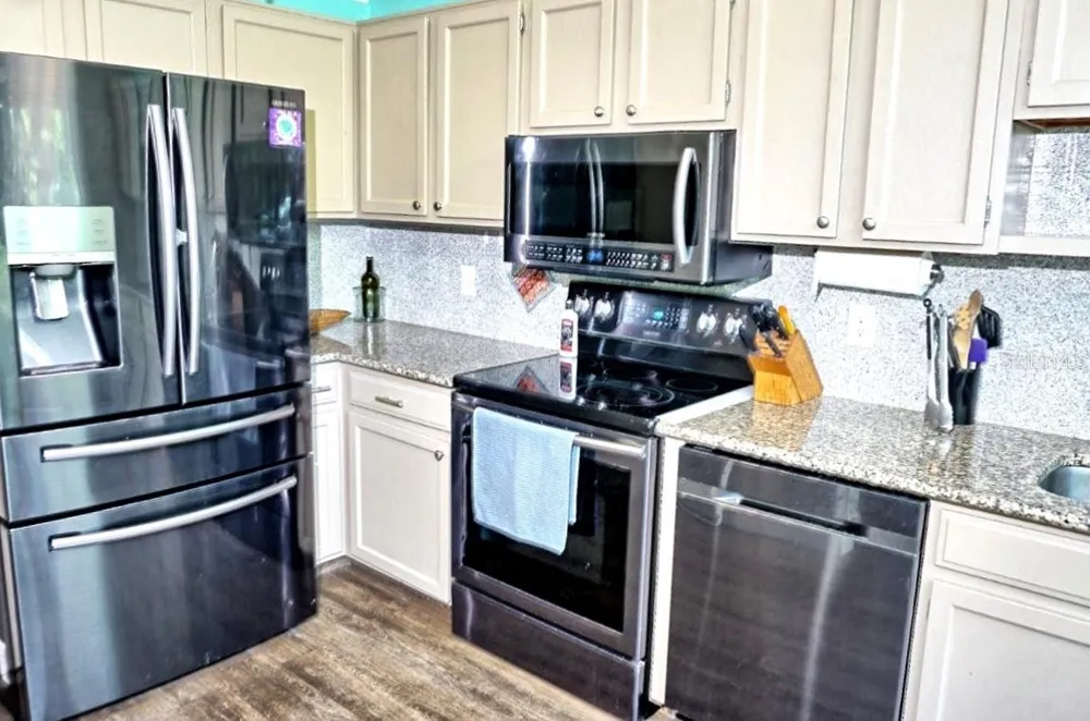 1873 MAZO MANOR #T9 Lutz, FL 33558