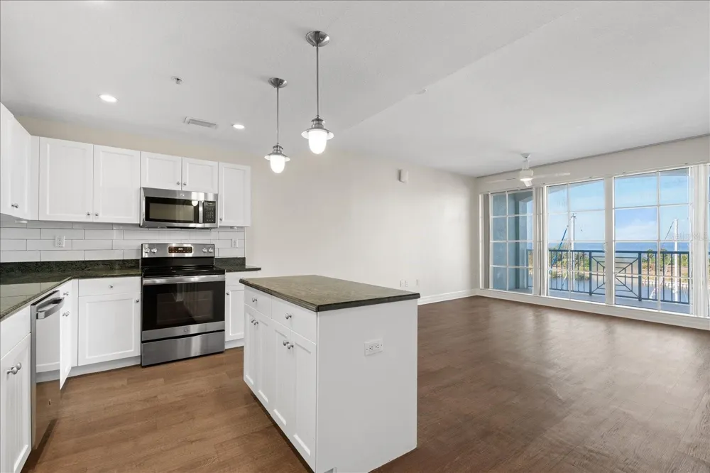536 BAHIA BEACH BOULEVARD #422B Ruskin, FL 33570