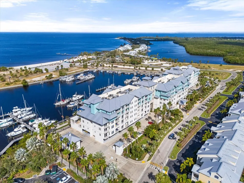 536 BAHIA BEACH BOULEVARD #422B Ruskin, FL 33570