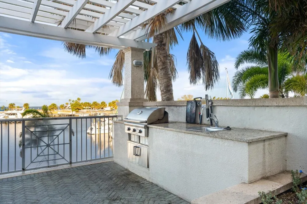 536 BAHIA BEACH BOULEVARD #422B Ruskin, FL 33570