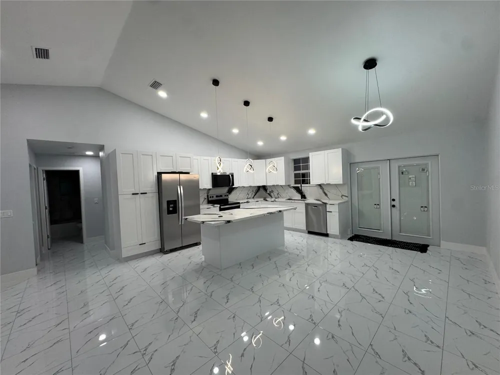 2555 W TAUNTON ROAD Avon Park, FL 33825