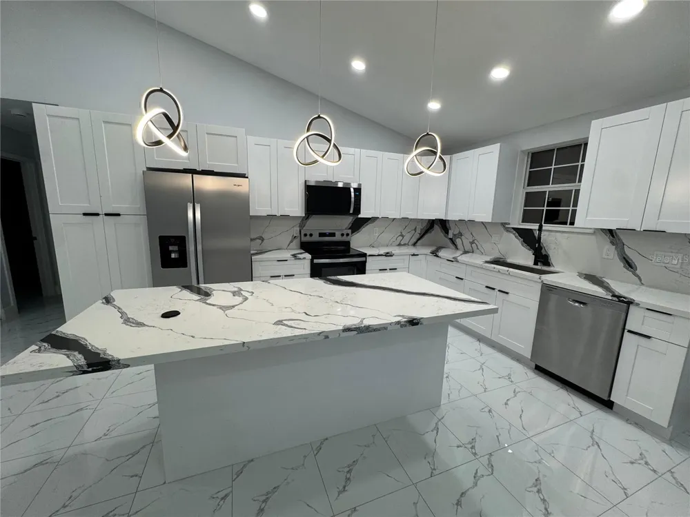 2555 W TAUNTON ROAD Avon Park, FL 33825