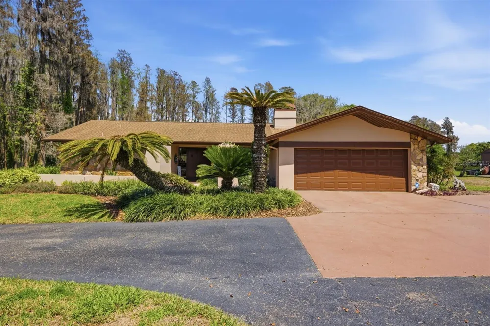 820 NEWBERGER ROAD Lutz, FL 33549