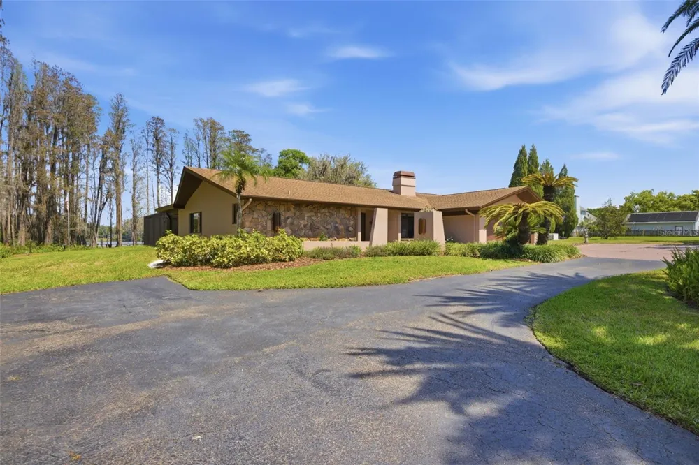 820 NEWBERGER ROAD Lutz, FL 33549