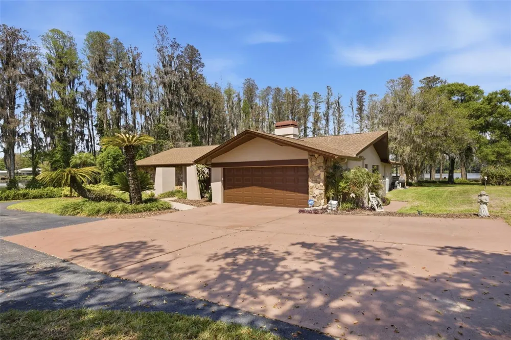 820 NEWBERGER ROAD Lutz, FL 33549