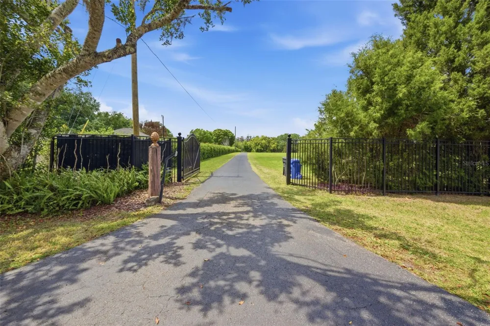 820 NEWBERGER ROAD Lutz, FL 33549