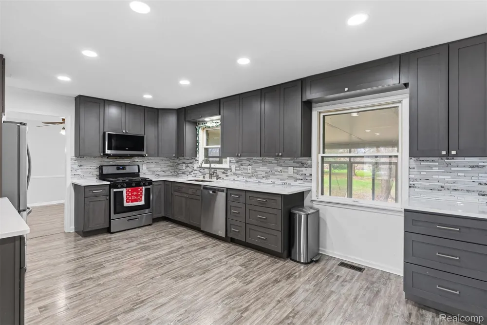 3432 S State Road Davison Township, MI 48423