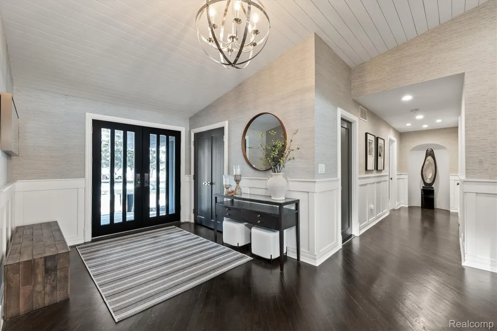 2440 Lake Angelus Lane Lake Angelus City, MI 48326