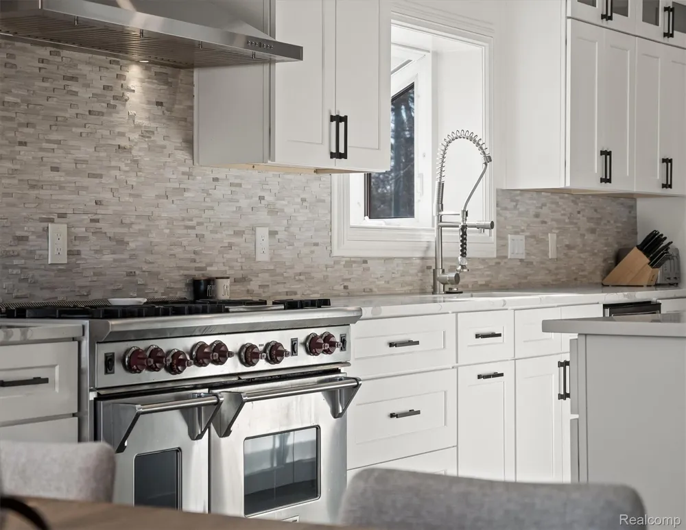 2440 Lake Angelus Lane Lake Angelus City, MI 48326