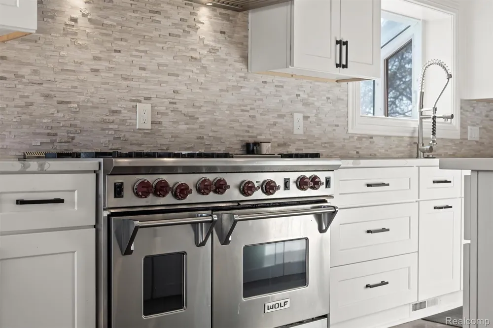 2440 Lake Angelus Lane Lake Angelus City, MI 48326
