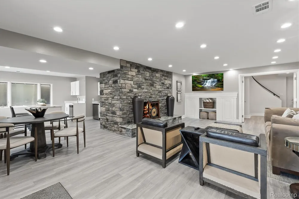 2440 Lake Angelus Lane Lake Angelus City, MI 48326
