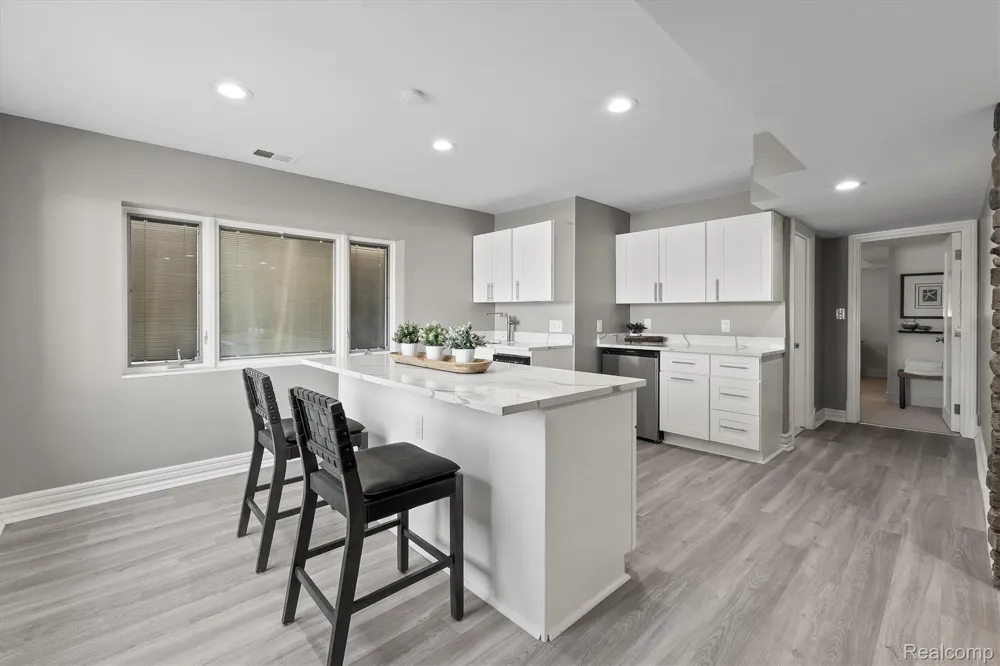 2440 Lake Angelus Lane Lake Angelus City, MI 48326